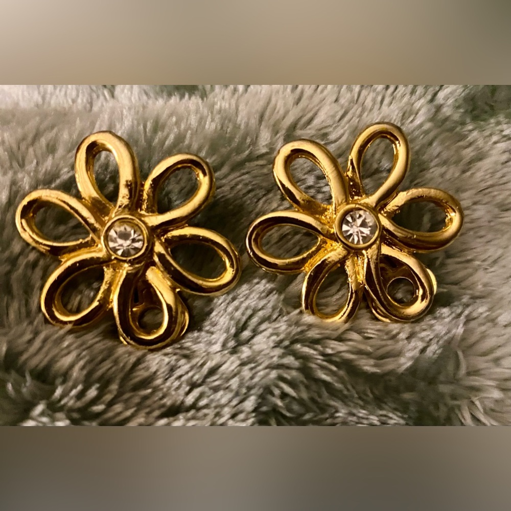 Vintage Costume Clip on flower earrings